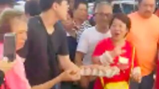 Two women get fruit and eggs thrown at them by locals for stealing in china ????‍♂️