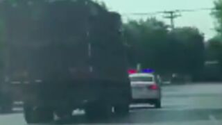 Police officer gets crushed by a truck that refuses to stop