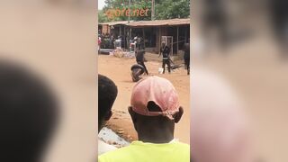 Nigeria - Angry mob burns a man alive