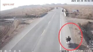 A man riding a motorbike was beheaded by accident