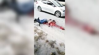 Accident video - A man on a bicycle was crushed by a truck