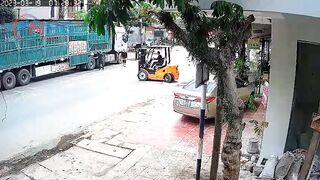 Motorcyclist crashes headfirst into forklift uncensored vi