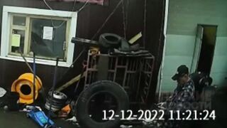 Tire shop employee killed through taking off tire full video clip