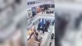 Youthful lady leaps to her fatality inside buying center