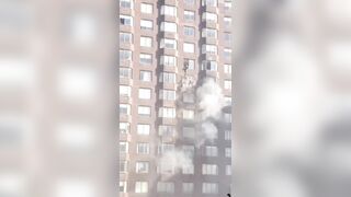 Dramatic rescue of 2 gals socializing of burning appartment