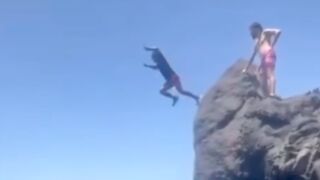 Tourist is seriously injured after jumping off a rock - Spain