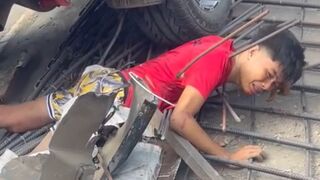 Young man was impaled by several reinforcing bars during accident - Philippines