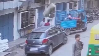 Air compressor falls from building and kills two men - Surat, India