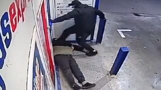 Man was seriously injured after getting beaten and robbed at refuelling station - Murcia, Spain