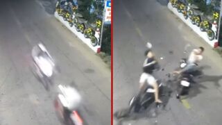 Tow motorcyclists have a brutal head on collision - Vietnam