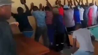 Robbers force hostages to twerk