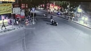 Rope tied by police to control traffic, clotheslines and kills motorcyclist - Kochi, India (Description included)