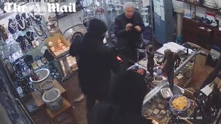 London Jeweler Hammered By Thieves