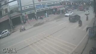 Biker's brain removed by the wheels of a truck