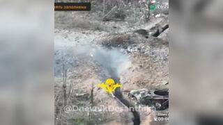 Direct hit on Ukrainians digging a trench