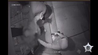 Chicago Thugs Rob Man At The Gunpoint