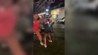 Black Girls Brawl in Streets