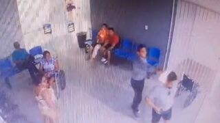 Hitman executes his target inside physiotherapy clinic - Arapiraca, Brazil