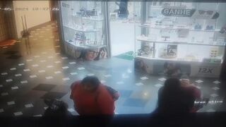 Robbery Inside Busy Brazilian Mall