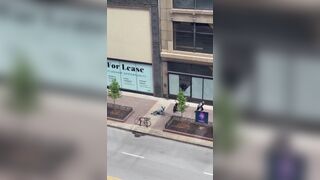 Man Gets Jumped By Group Of Thugs In Chicago