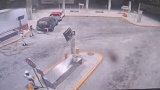 Truck tries to bypass security check and runs over National Guard Mexico