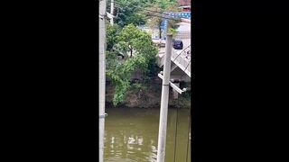 Man Drowns After Jumping From The Bridge In China