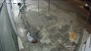 Psychopath cruelly beats a dude who stole a beer from his GF