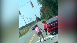 Road Raging Women Fight on Street