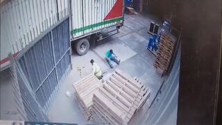 Stupid Idiot gets Hand Crushed by Truck