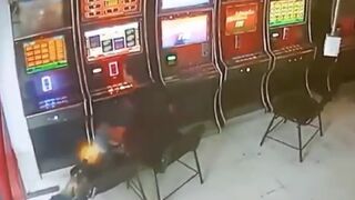 Man gets shot in the back of the head whilst playing on slot machines - Colima, Mexico