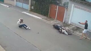 Off-duty soldier shoots and kills armed robber - Brazil