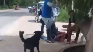 Bandit gets beat up after attempting to snatch a mobile phone - San Jacinto Amilpas, Mexico