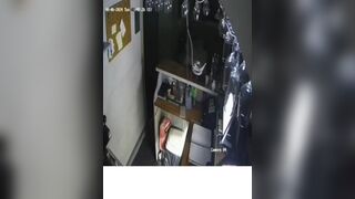 Restaurant gets robbed