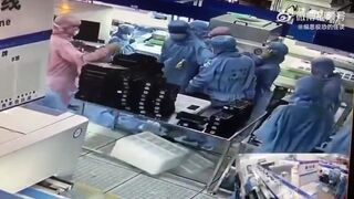 Man tries to kill fellow worker during working hours