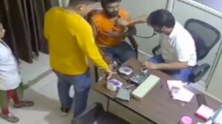 Man dies of heart attack in front of doctor during hospital visit - Indore, India