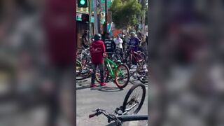 Store Owner Points Gun at Young Thugs - Oakland CA