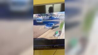 Woman robbed off valuables in front of her gate in Durban, South Africa