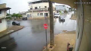 Motorbike disobeys stop sign but the other driver gets puni