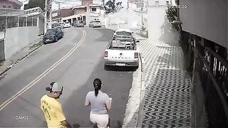 Tough brazilian dad. Video, Brazil.