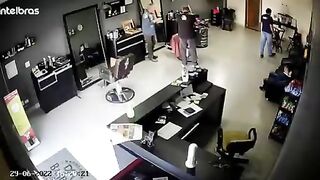 Double Murder at the Barbershop. Video. Brazil.