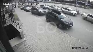 Attack on a car with a huge sword. Video.