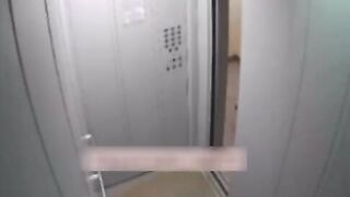 Attack on a child in an elevator. Tomsk. Video.