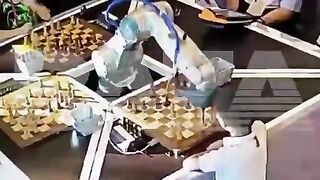 Robot attacked a child during a chess tournament