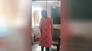 The girl hung herself on the fan. Video. India.