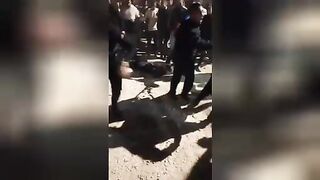 Hamas terrorists execute traitors. Video.