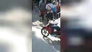 Robber is burned alive. Video. Haiti.