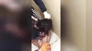 Cutting the head with a dull knife. Video.