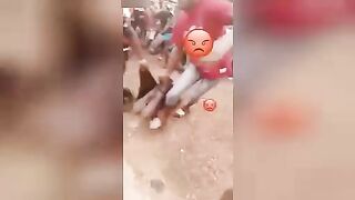 Pedophile was stoned. Video. Nigeria.