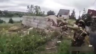 Soldiers of the Armed Forces of Ukraine shelling Russian positions