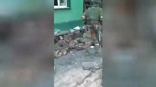 Russian military demonstrate the corpses of Ukrainian fighters